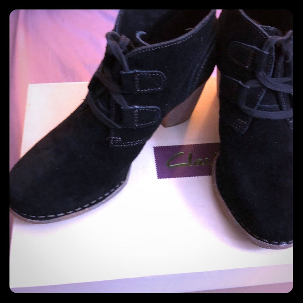 Size 8 black suede clark ankle boots
